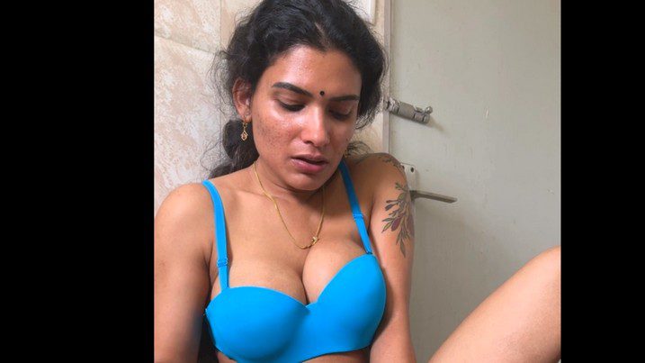 Resmi Nair Dildo Play And Pussy Squirt