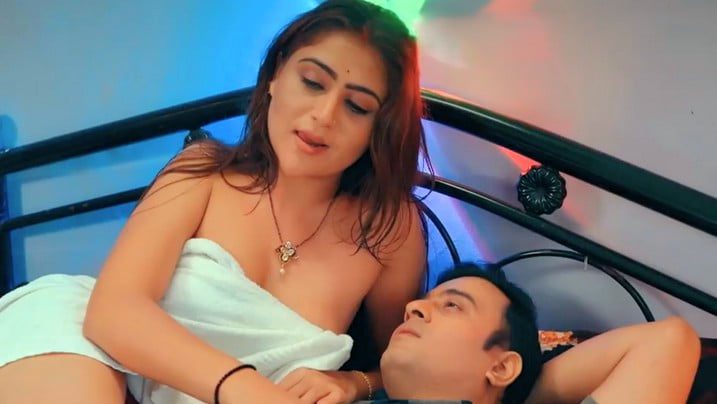 Aadhi Gharwali Part 1 EP3 ULLU Hot Hindi Web Series